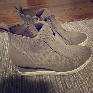 Wedge sneakers